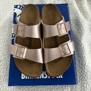 NWT/NIB Rose Gold/Copper Birkenstocks | Size 39 (Women’s Size 8)